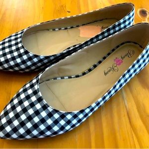 Women’s size 13 black and white flats